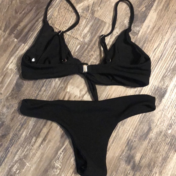 Black ribbed bikini w/ knot and high cut bottoms. - Picture 2 of 2